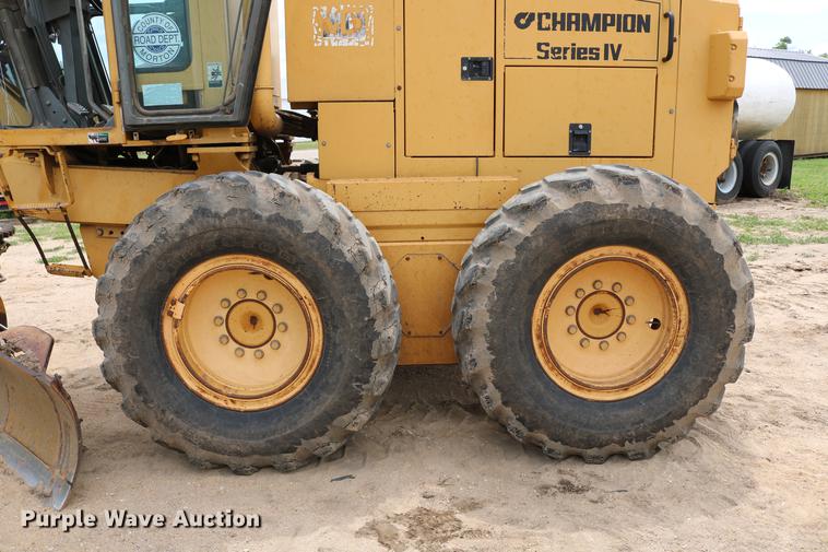 image for item DC7538 1995 Champion 730A motor grader