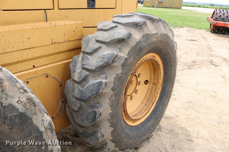 image for item DC7538 1995 Champion 730A motor grader