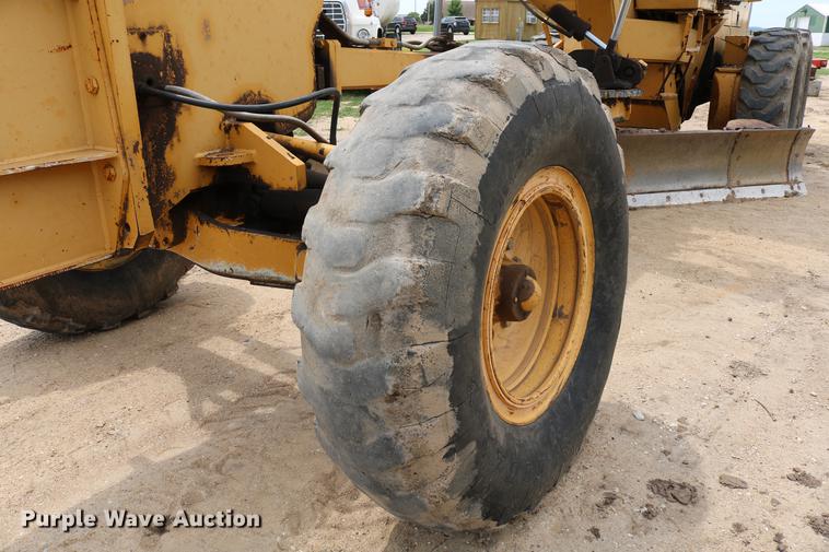 image for item DC7538 1995 Champion 730A motor grader