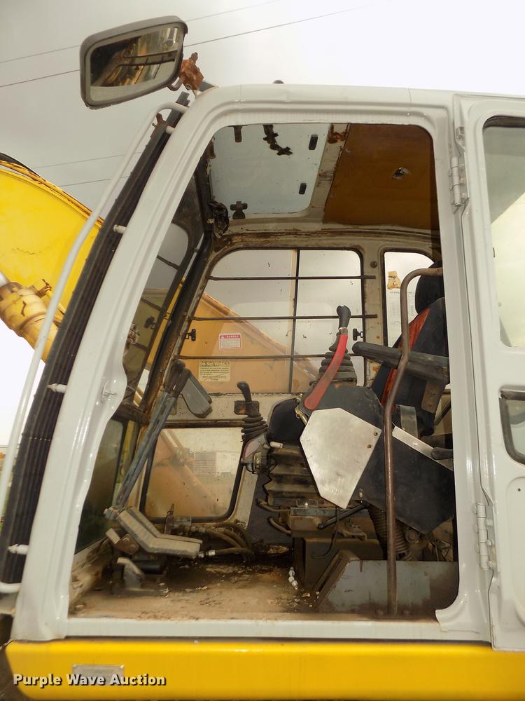 image for item DD2750 1996 Kobelco SK220LC excavator