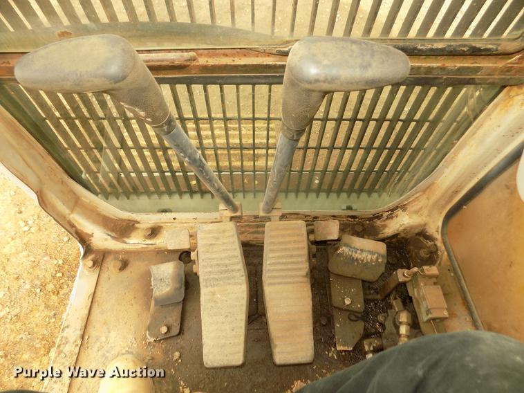 image for item DD2750 1996 Kobelco SK220LC excavator