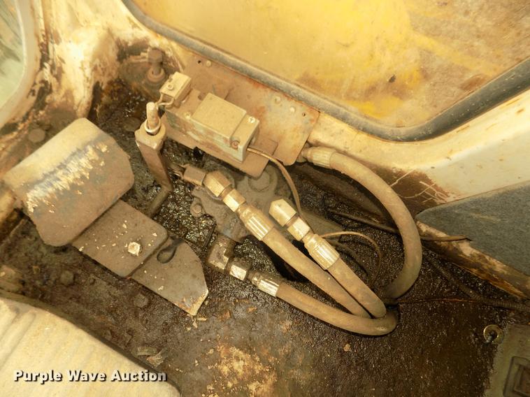 image for item DD2750 1996 Kobelco SK220LC excavator