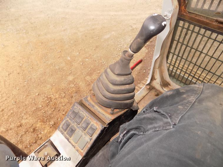 image for item DD2750 1996 Kobelco SK220LC excavator