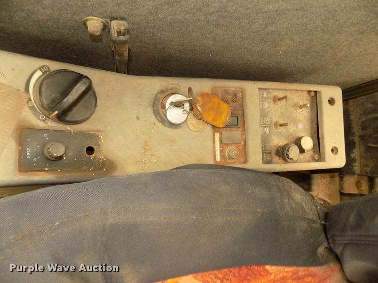 image for item DD2750 1996 Kobelco SK220LC excavator