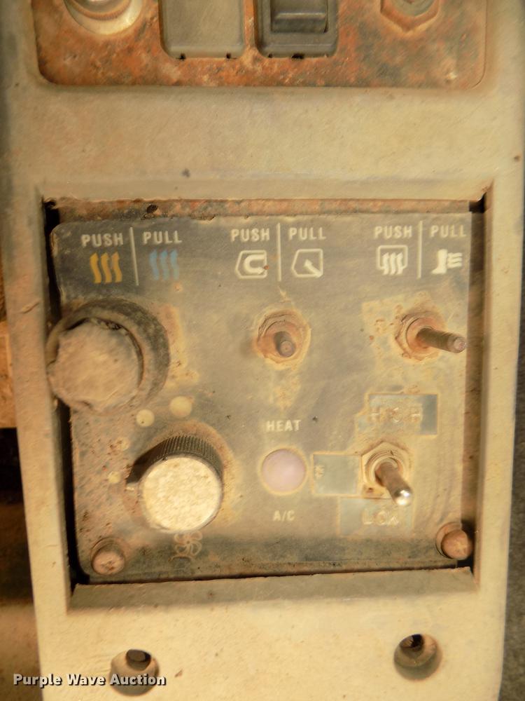 image for item DD2750 1996 Kobelco SK220LC excavator