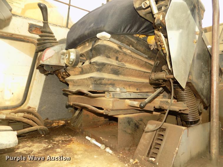 image for item DD2750 1996 Kobelco SK220LC excavator