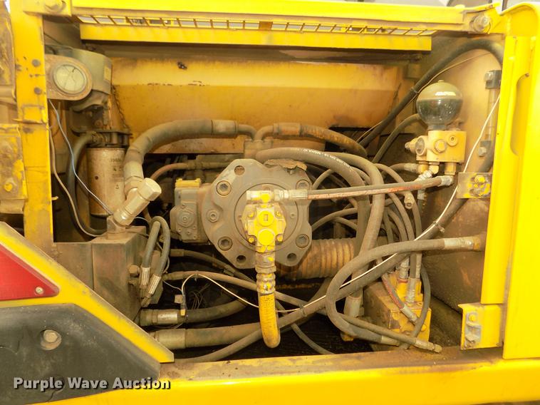 image for item DD2750 1996 Kobelco SK220LC excavator