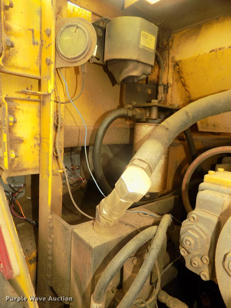 image for item DD2750 1996 Kobelco SK220LC excavator