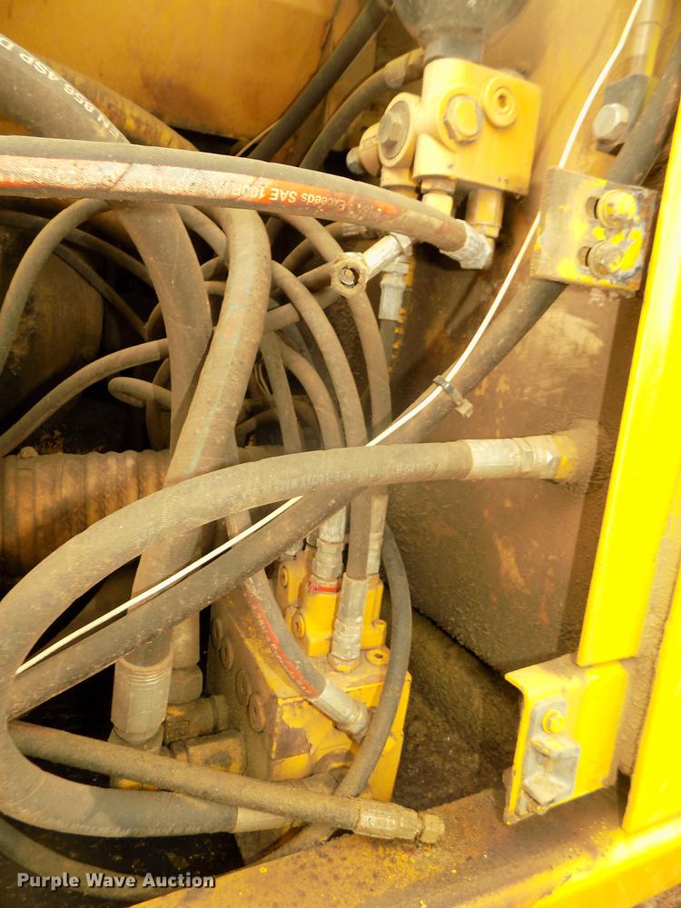 image for item DD2750 1996 Kobelco SK220LC excavator