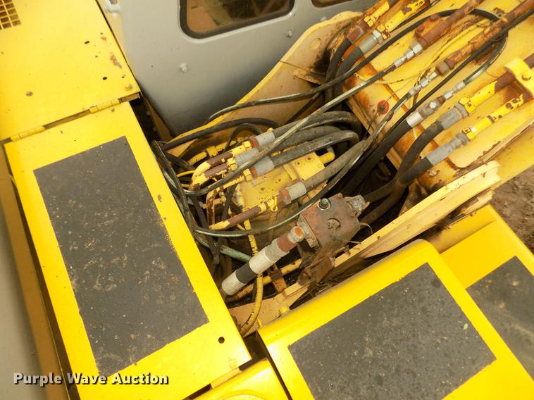 image for item DD2750 1996 Kobelco SK220LC excavator