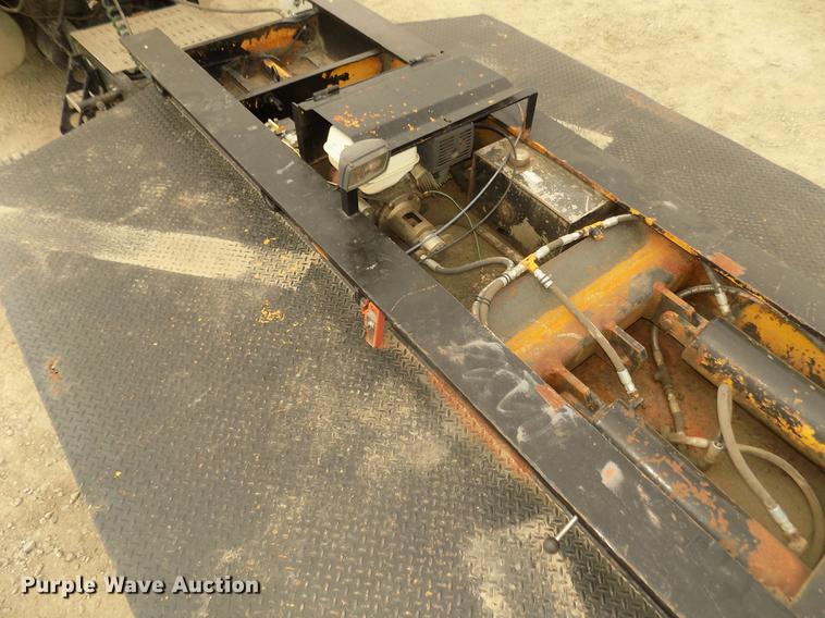 image for item DD2755 1984 Hyster lowboy equipment trailer