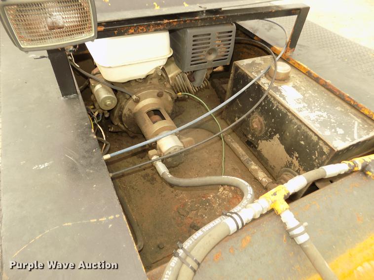 image for item DD2755 1984 Hyster lowboy equipment trailer