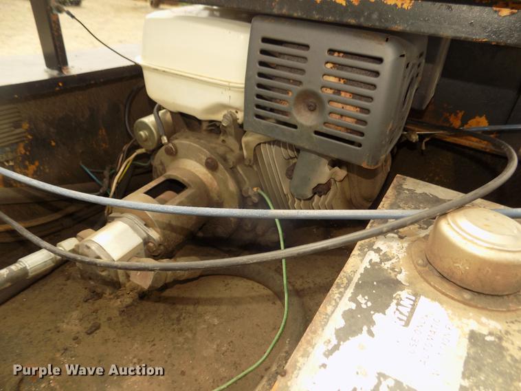 image for item DD2755 1984 Hyster lowboy equipment trailer