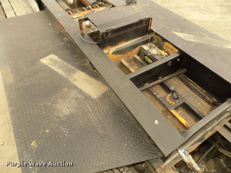 image for item DD2755 1984 Hyster lowboy equipment trailer