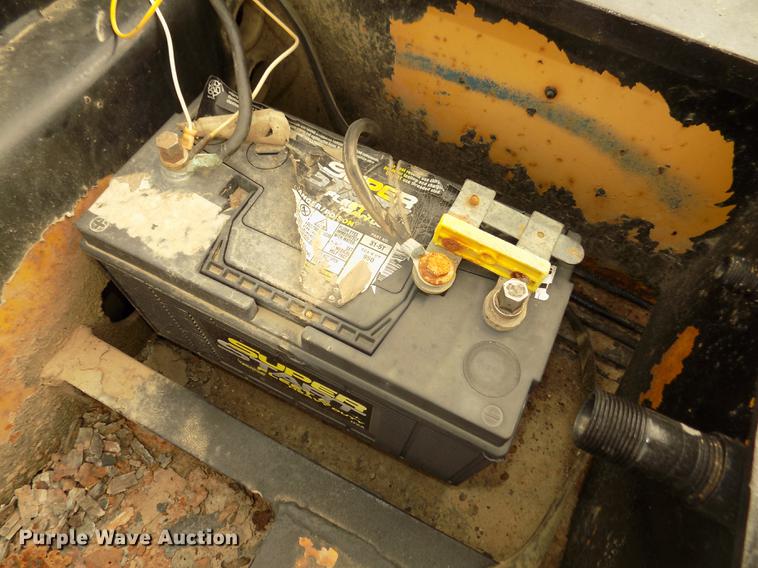 image for item DD2755 1984 Hyster lowboy equipment trailer