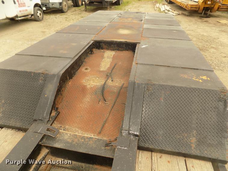 image for item DD2755 1984 Hyster lowboy equipment trailer