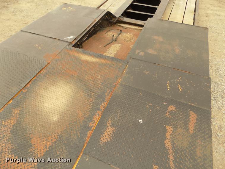 image for item DD2755 1984 Hyster lowboy equipment trailer