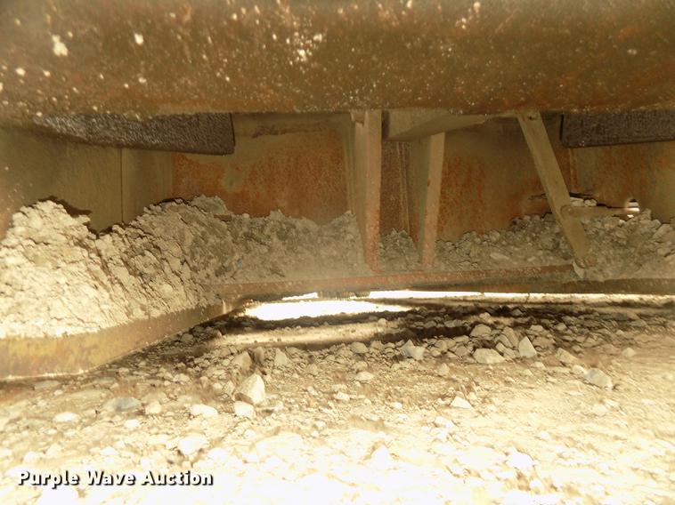 image for item DD2755 1984 Hyster lowboy equipment trailer