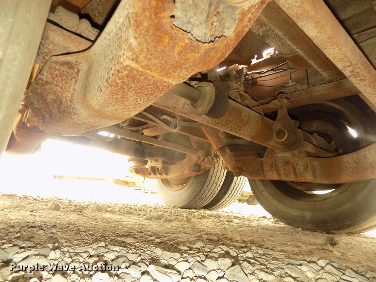 image for item DD2755 1984 Hyster lowboy equipment trailer