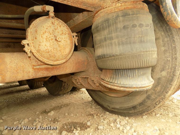 image for item DD2755 1984 Hyster lowboy equipment trailer