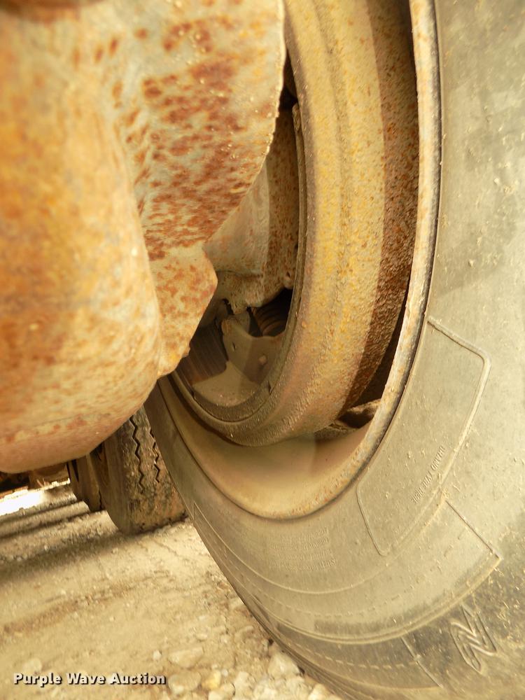 image for item DD2755 1984 Hyster lowboy equipment trailer