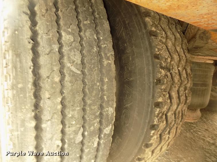 image for item DD2755 1984 Hyster lowboy equipment trailer