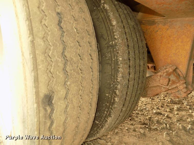 image for item DD2755 1984 Hyster lowboy equipment trailer