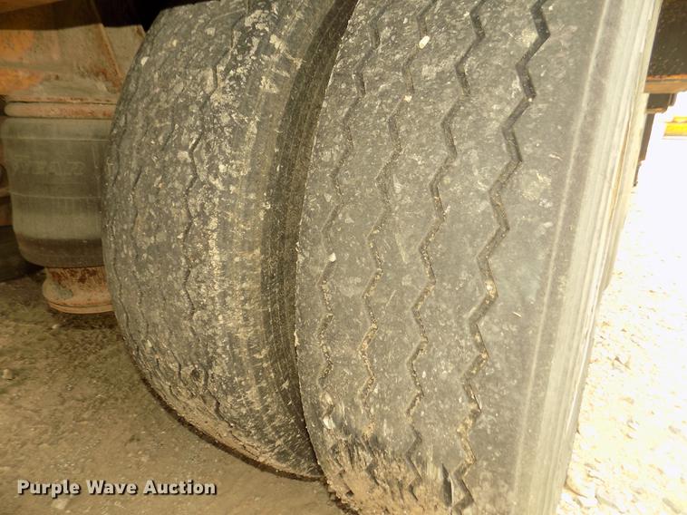 image for item DD2755 1984 Hyster lowboy equipment trailer