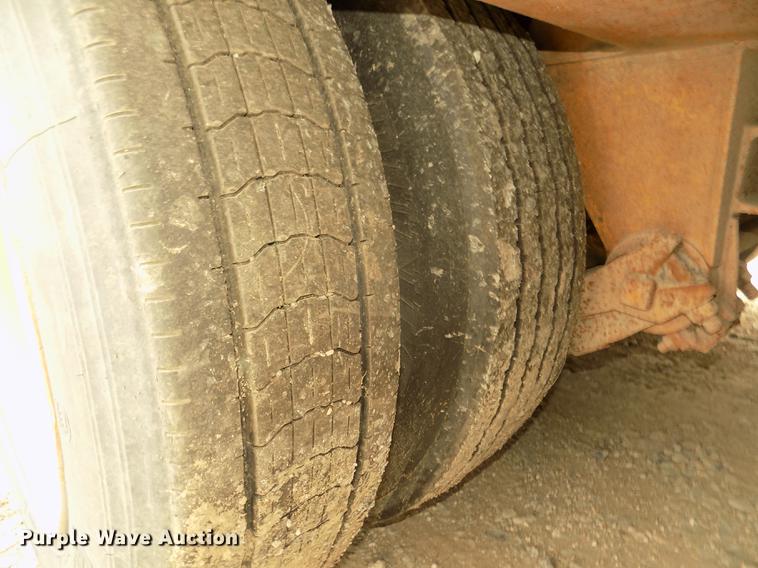 image for item DD2755 1984 Hyster lowboy equipment trailer