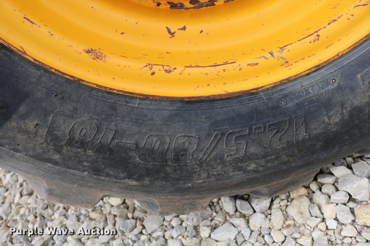 image for item DD4247 1995 JCB 210S backhoe