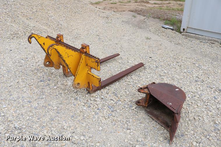 image for item DD4247 1995 JCB 210S backhoe