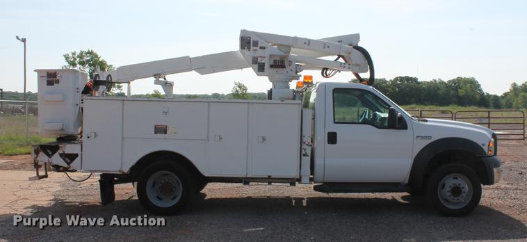 image for item DD4967 2006 Ford F550 Super Duty XL bucket truck
