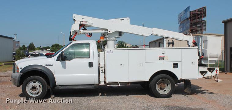 image for item DD4967 2006 Ford F550 Super Duty XL bucket truck