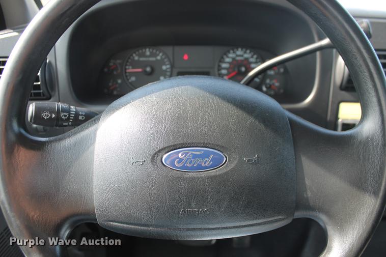 image for item DD4967 2006 Ford F550 Super Duty XL bucket truck