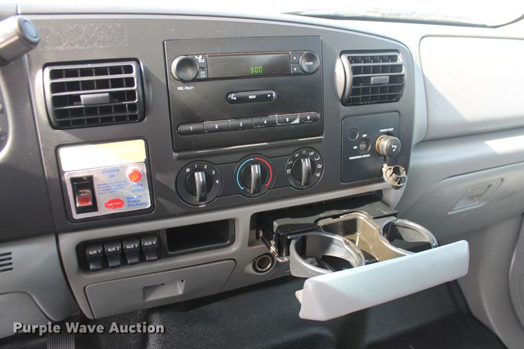 image for item DD4967 2006 Ford F550 Super Duty XL bucket truck