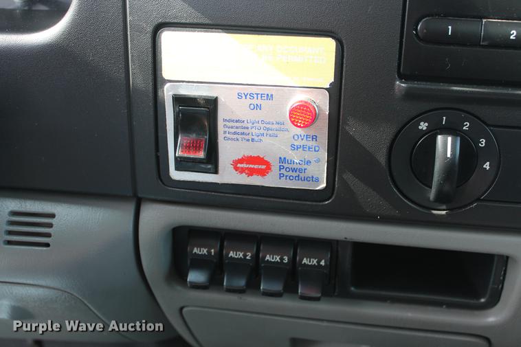 image for item DD4967 2006 Ford F550 Super Duty XL bucket truck