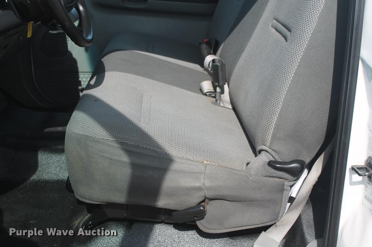 image for item DD4967 2006 Ford F550 Super Duty XL bucket truck