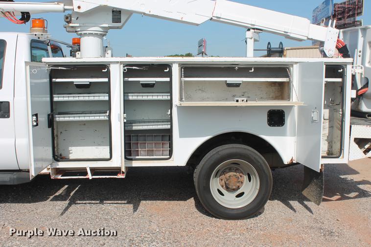 image for item DD4967 2006 Ford F550 Super Duty XL bucket truck