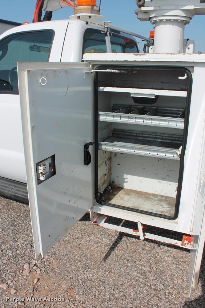 image for item DD4967 2006 Ford F550 Super Duty XL bucket truck