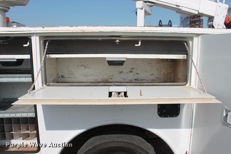 image for item DD4967 2006 Ford F550 Super Duty XL bucket truck