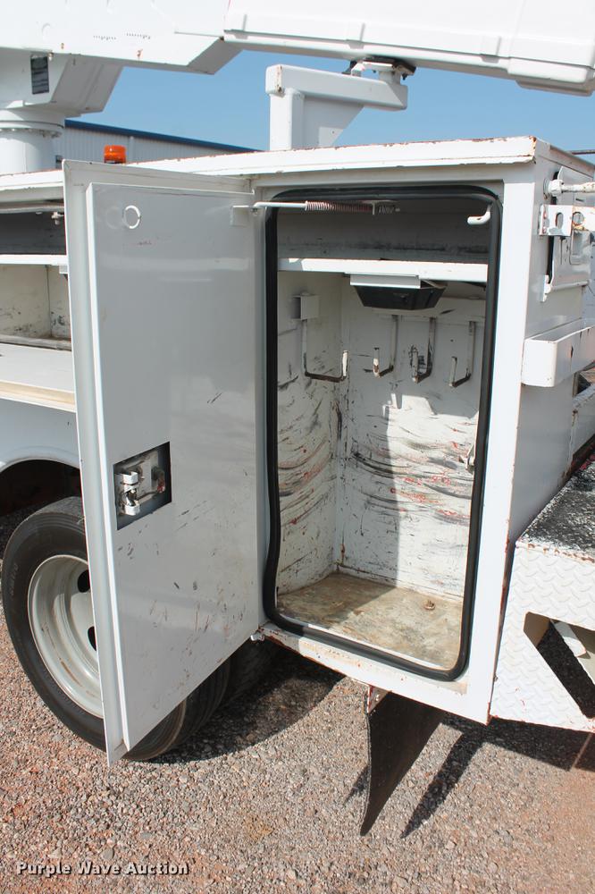 image for item DD4967 2006 Ford F550 Super Duty XL bucket truck