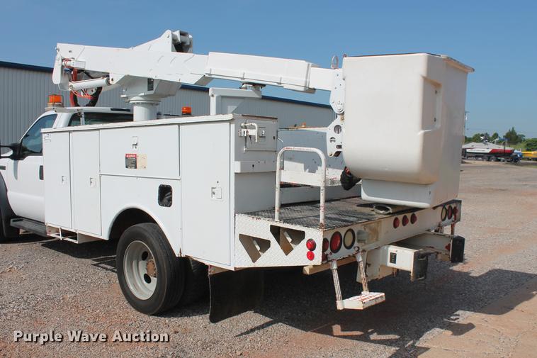 image for item DD4967 2006 Ford F550 Super Duty XL bucket truck