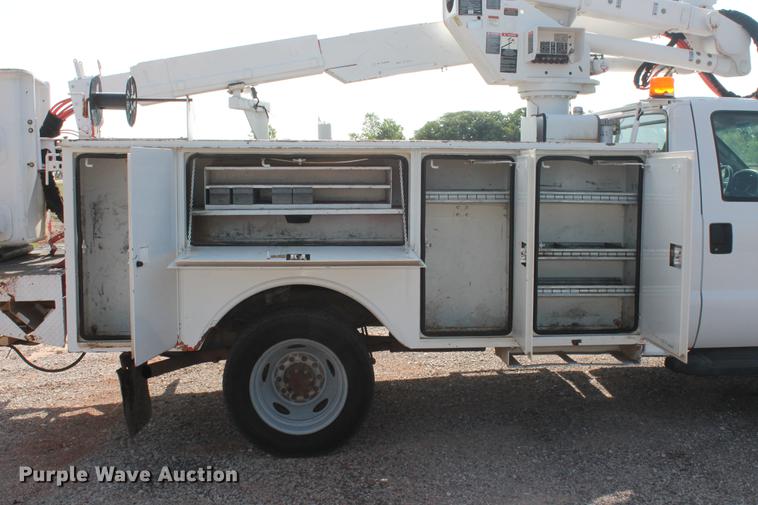 image for item DD4967 2006 Ford F550 Super Duty XL bucket truck