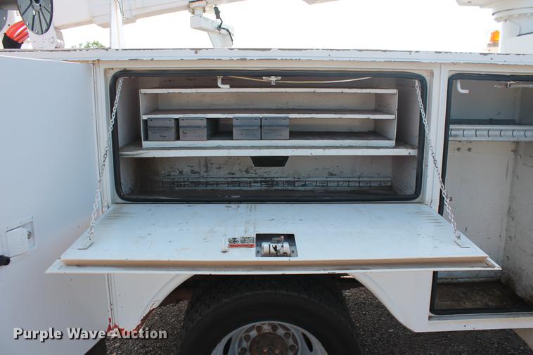 image for item DD4967 2006 Ford F550 Super Duty XL bucket truck