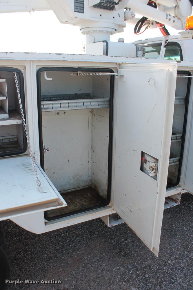 image for item DD4967 2006 Ford F550 Super Duty XL bucket truck