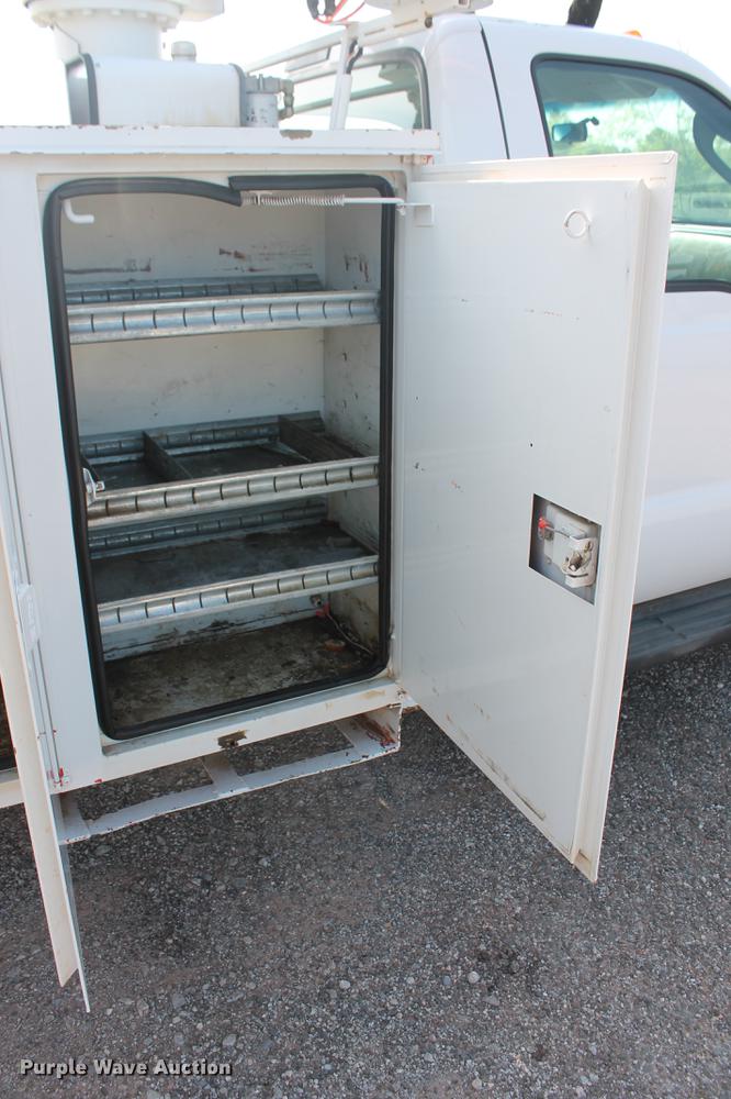 image for item DD4967 2006 Ford F550 Super Duty XL bucket truck