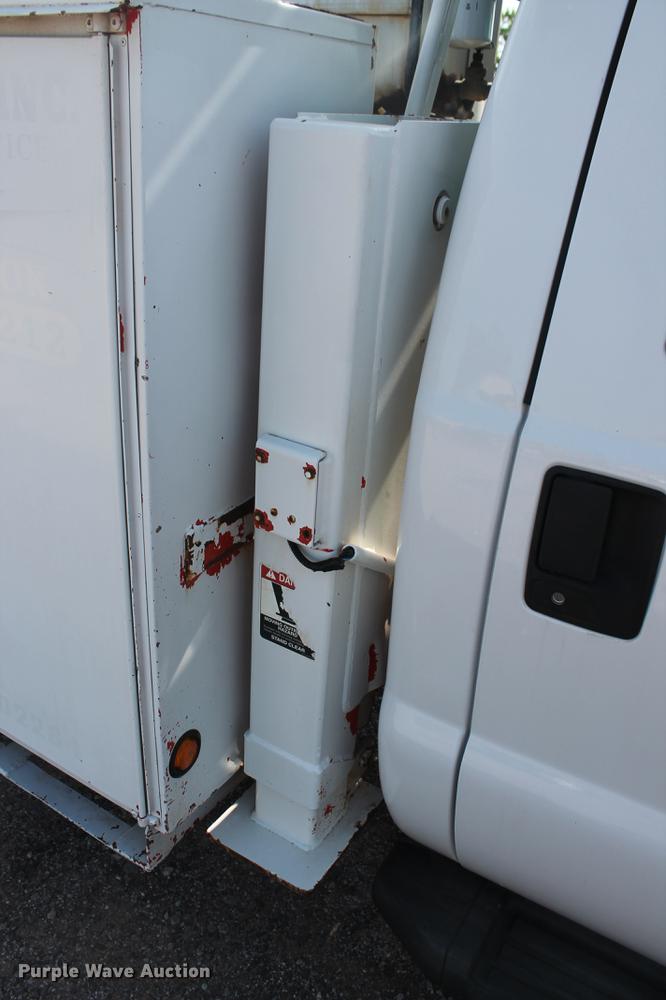 image for item DD4967 2006 Ford F550 Super Duty XL bucket truck