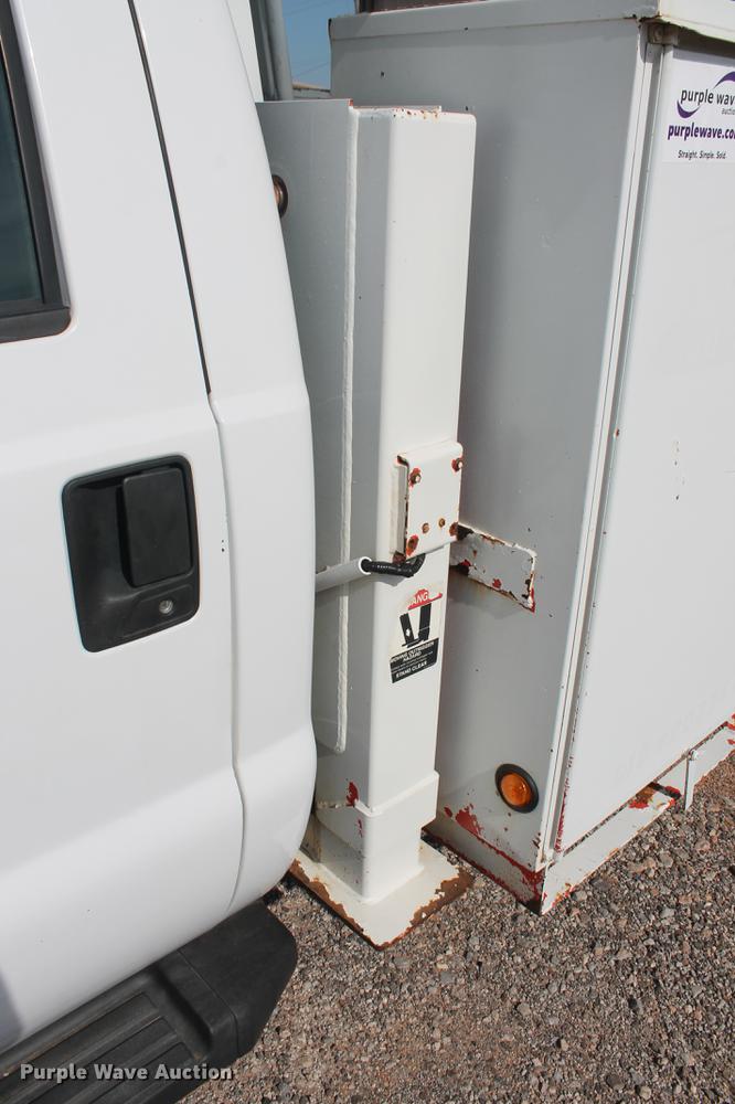 image for item DD4967 2006 Ford F550 Super Duty XL bucket truck