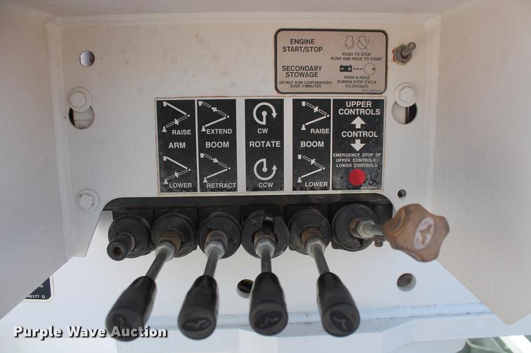 image for item DD4967 2006 Ford F550 Super Duty XL bucket truck