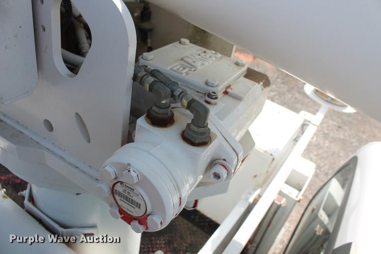 image for item DD4967 2006 Ford F550 Super Duty XL bucket truck